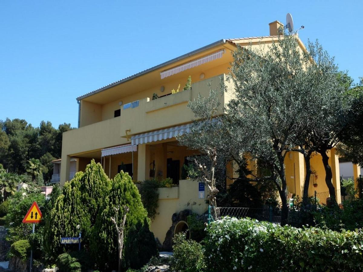 Draga With Sea View, Terrace & Parking Appartamento Rovigno