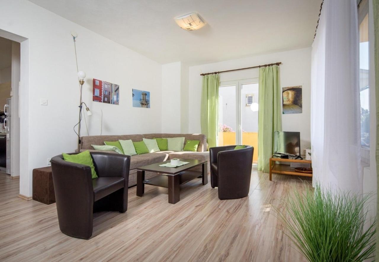 Draga With Sea View, Terrace & Parking Appartamento Rovigno