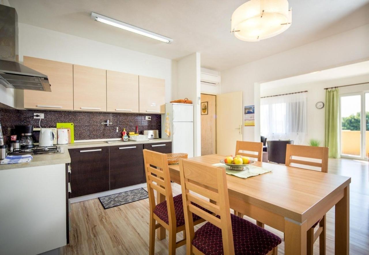 Apartma Draga With Sea View, Terrace & Parking Rovinj