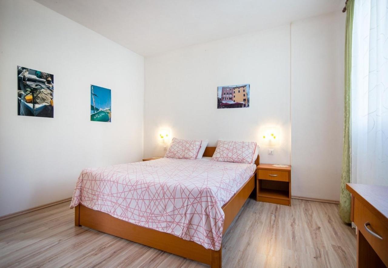 Draga With Sea View, Terrace & Parking Apartma Rovinj