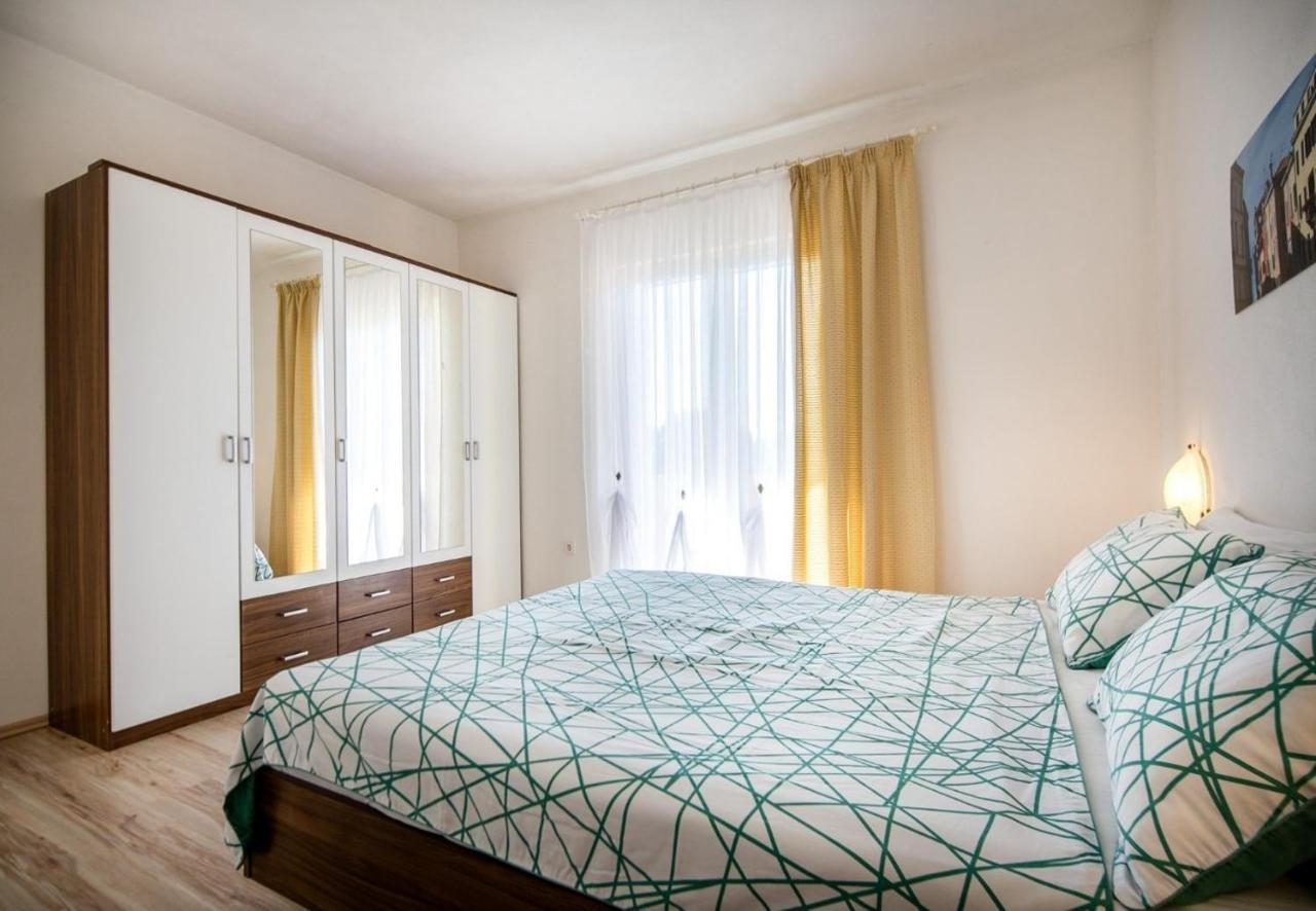 Draga With Sea View, Terrace & Parking